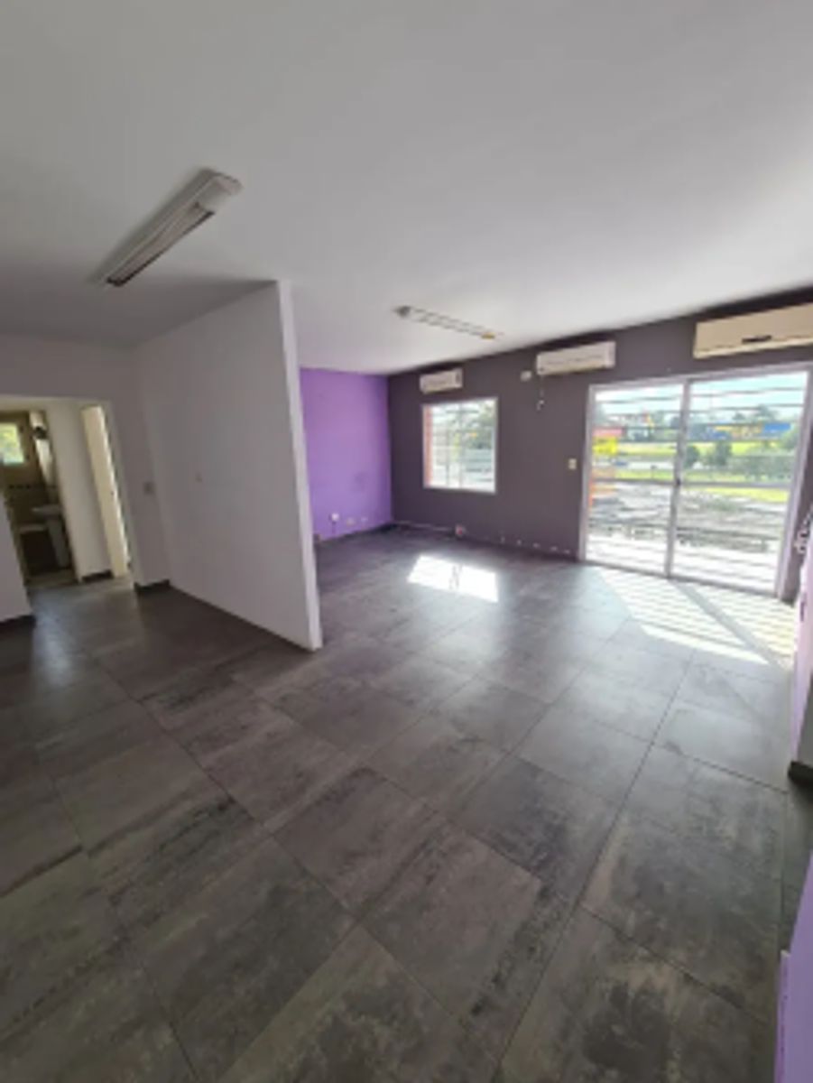 Alquiler - Oficina Comercial Con Cochera Ituzaingo — foto 2