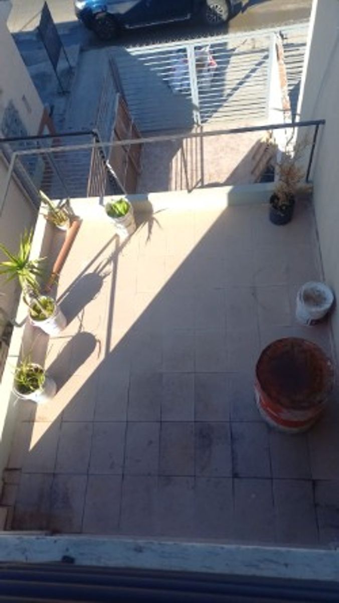 ALQUILER - DUPLEX 2 AMBIENTES CON BALCON Y TERRAZA CASTELAR — foto 3
