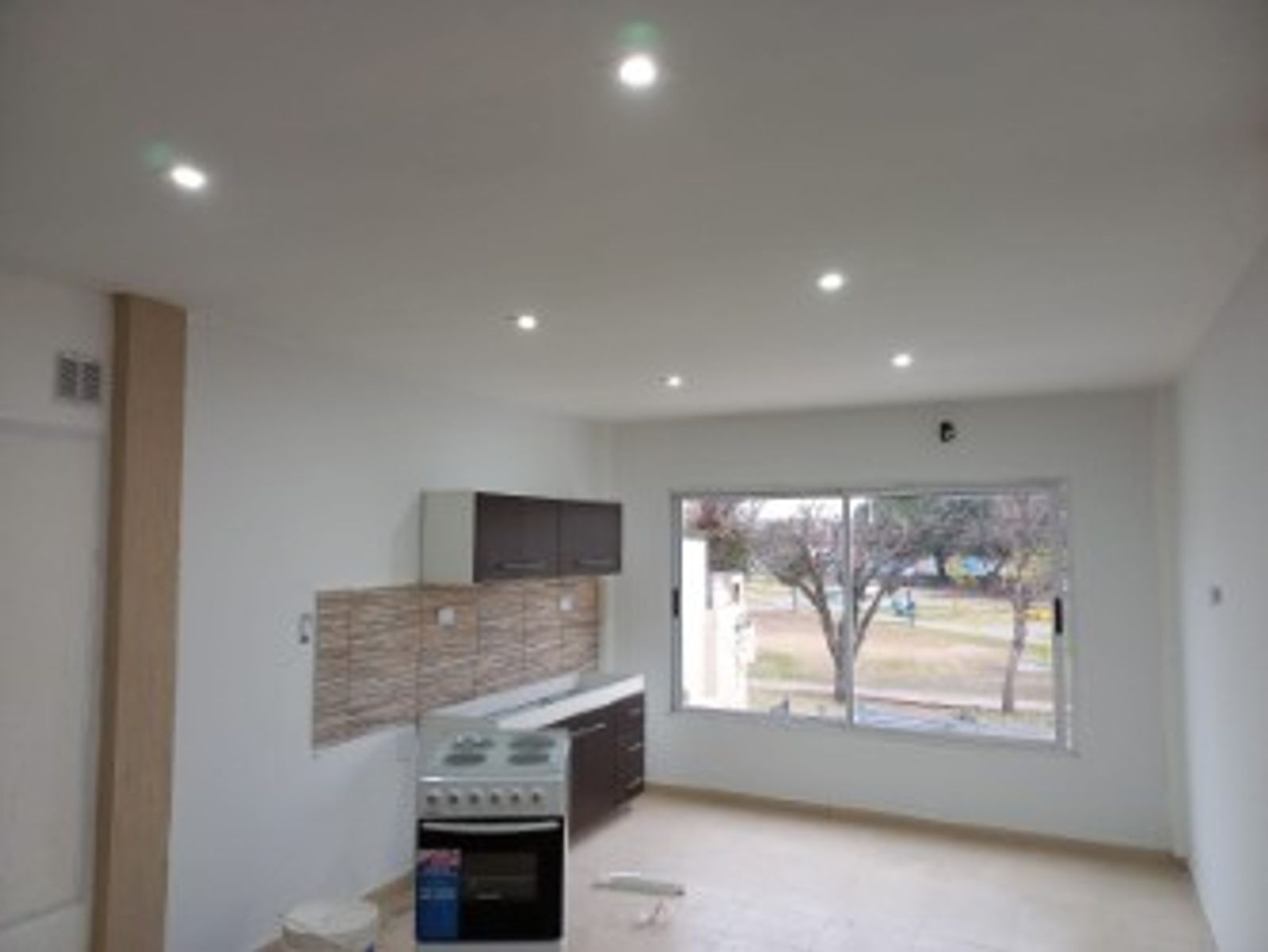 ALQUILER - DUPLEX 2 AMBIENTES CON BALCON Y TERRAZA CASTELAR — foto 4