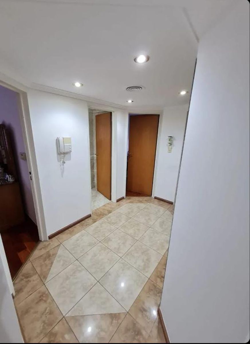 VENTA - DEPARTAMENTO 4 AMBIENTES CON COCHERA Y BALCON RAMOS MEJIA - 3