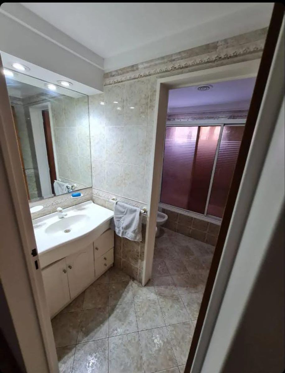 VENTA - DEPARTAMENTO 4 AMBIENTES CON COCHERA Y BALCON RAMOS MEJIA - 5