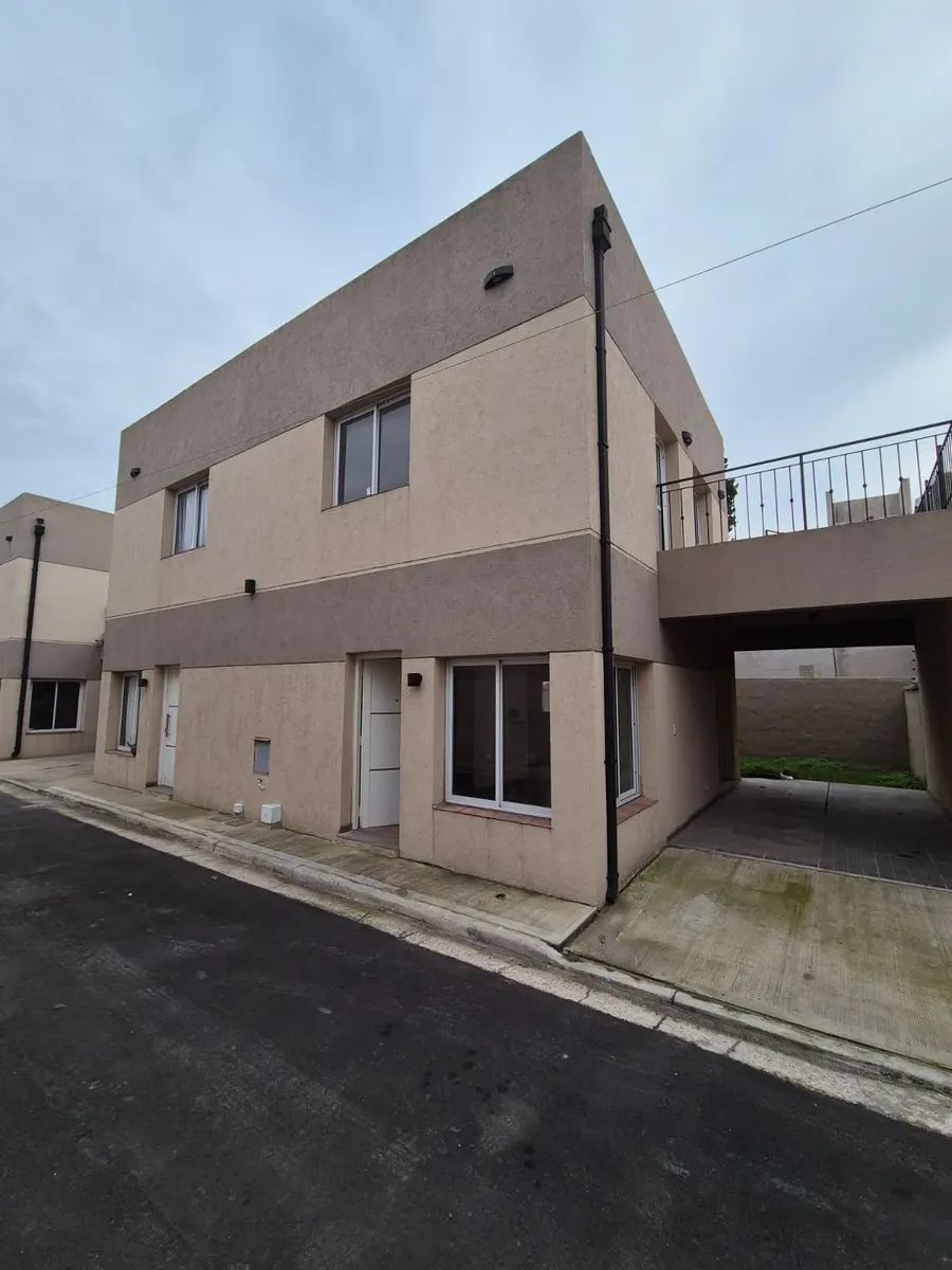 Alquiler - PH de 3 Ambientes Con Cochera Patio y Balcon Ituzaingo - 2