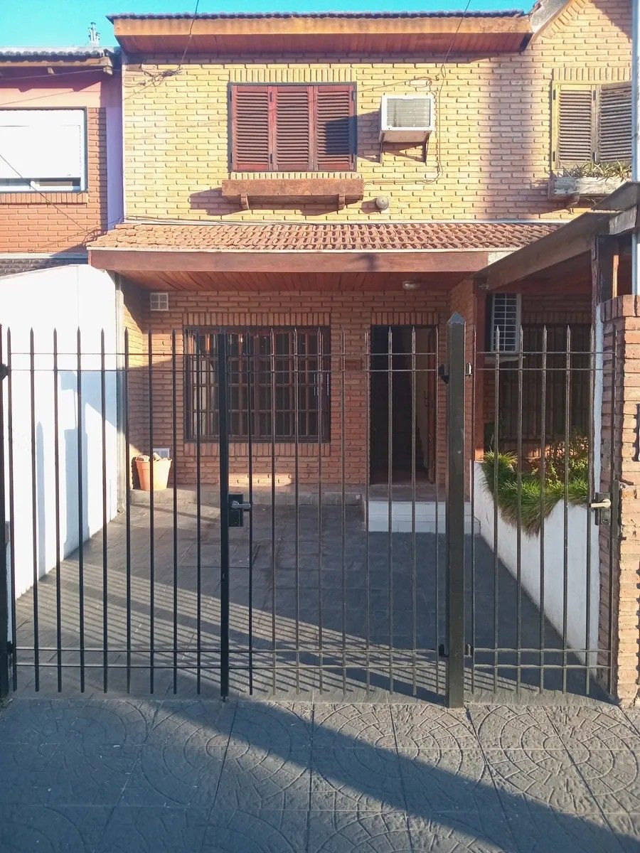 Alquiler duplex 3 ambientes con patio y cochera Villa Luzuriaga - 1