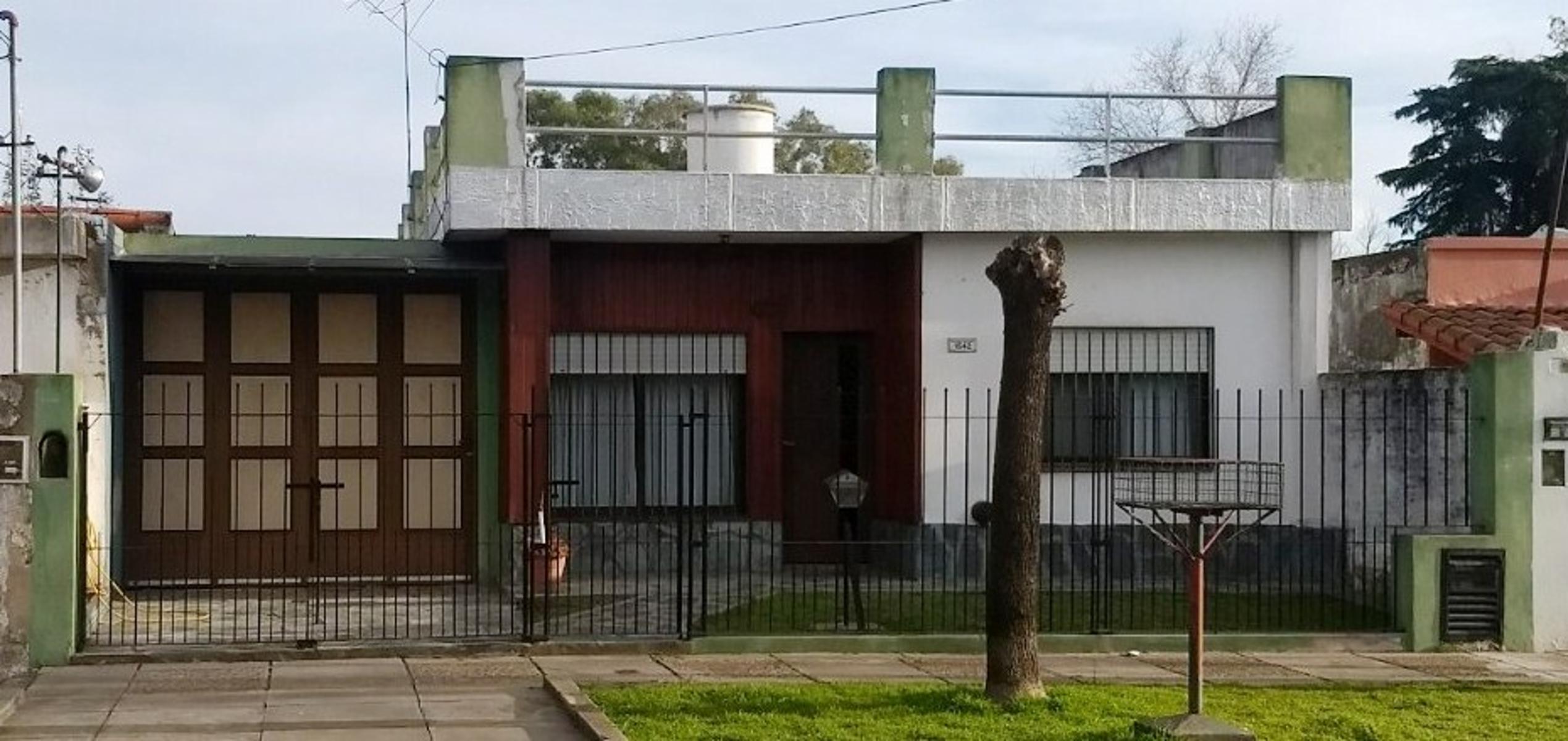 Casa Amplia Americana, Paso del Rey Sur Moreno.