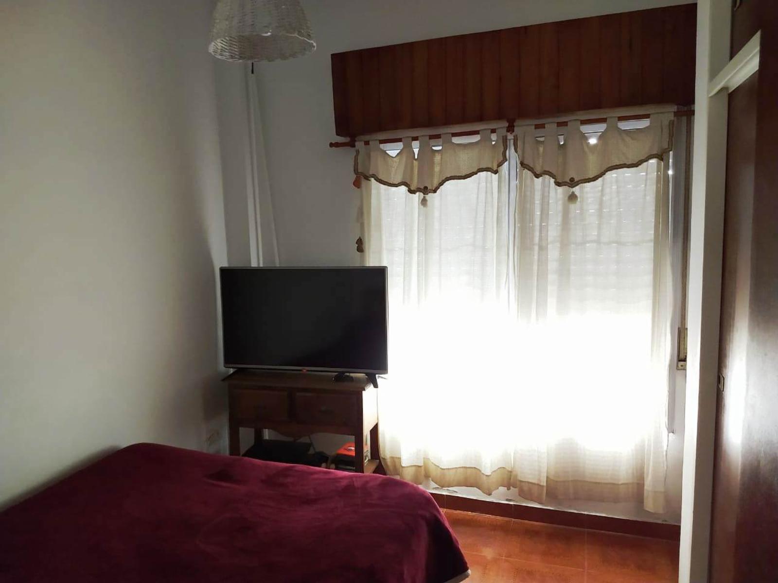 Casa en Ph, al frente con terraza, entrada de Auto y quincho.-Apto Crédito. — foto 4