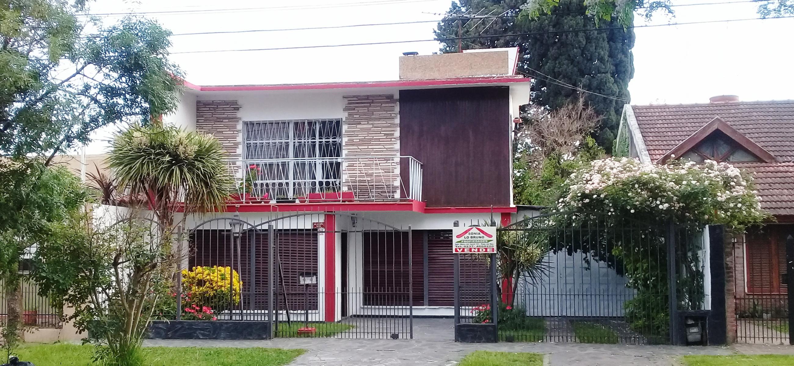 Venta, Casa de dos plantas Paso del Rey Sur