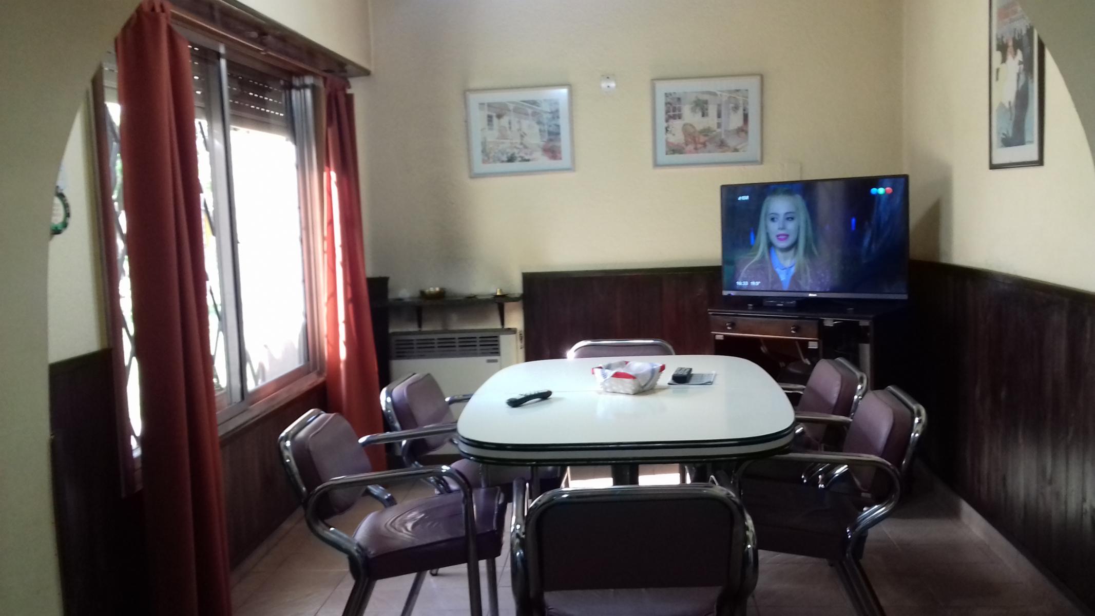 Hermosa casa con dependencia en venta — foto 15