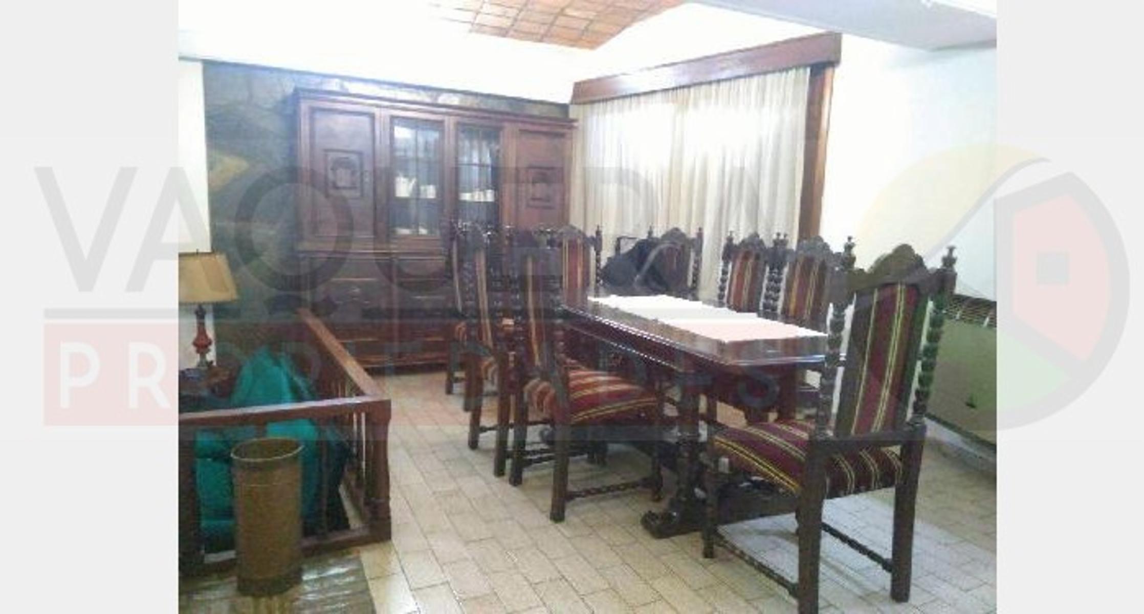 Solido Chalet en Dos Plantas con Jardin en Lote Propio — foto 3