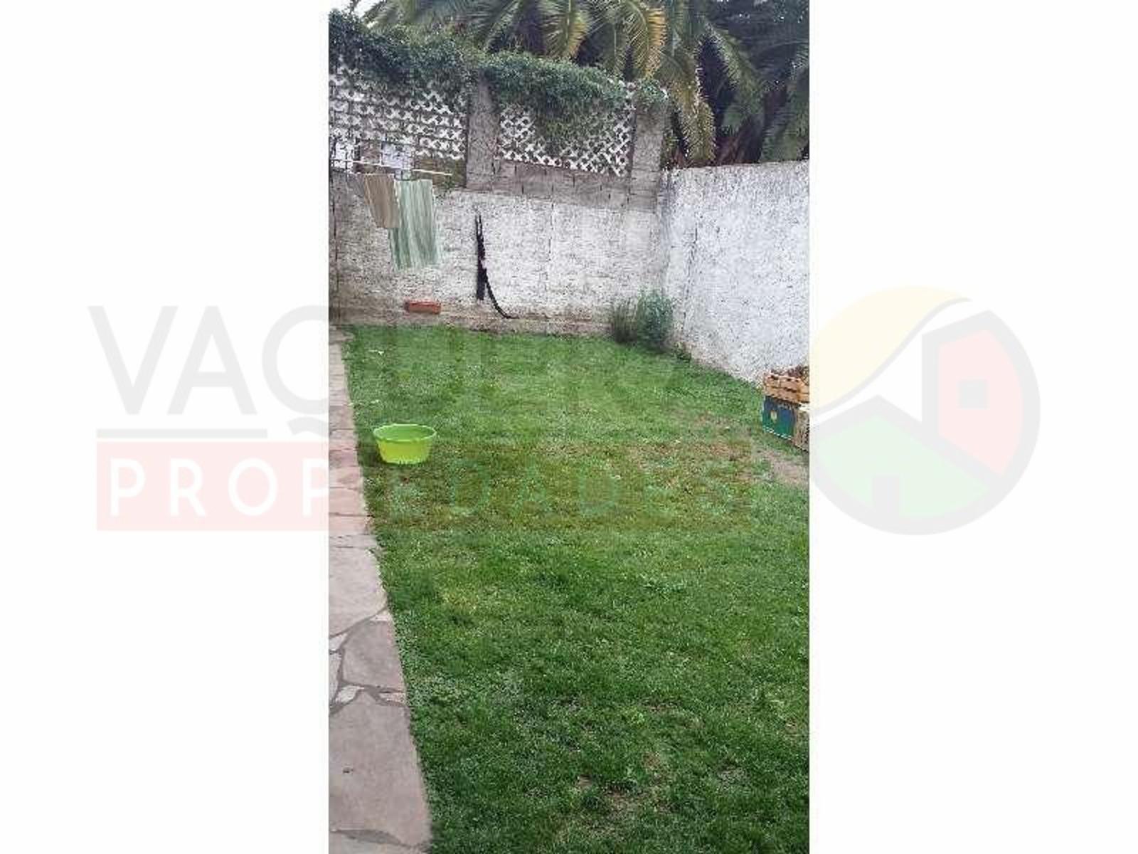 Solido Chalet en Dos Plantas con Jardin en Lote Propio — foto 8