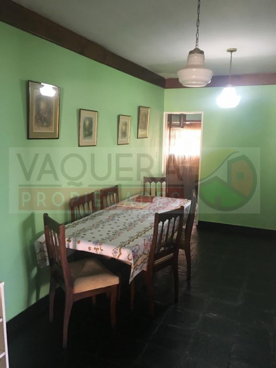 Impecable chalet de 4 ambientes en una planta con jardin y pileta — foto 2