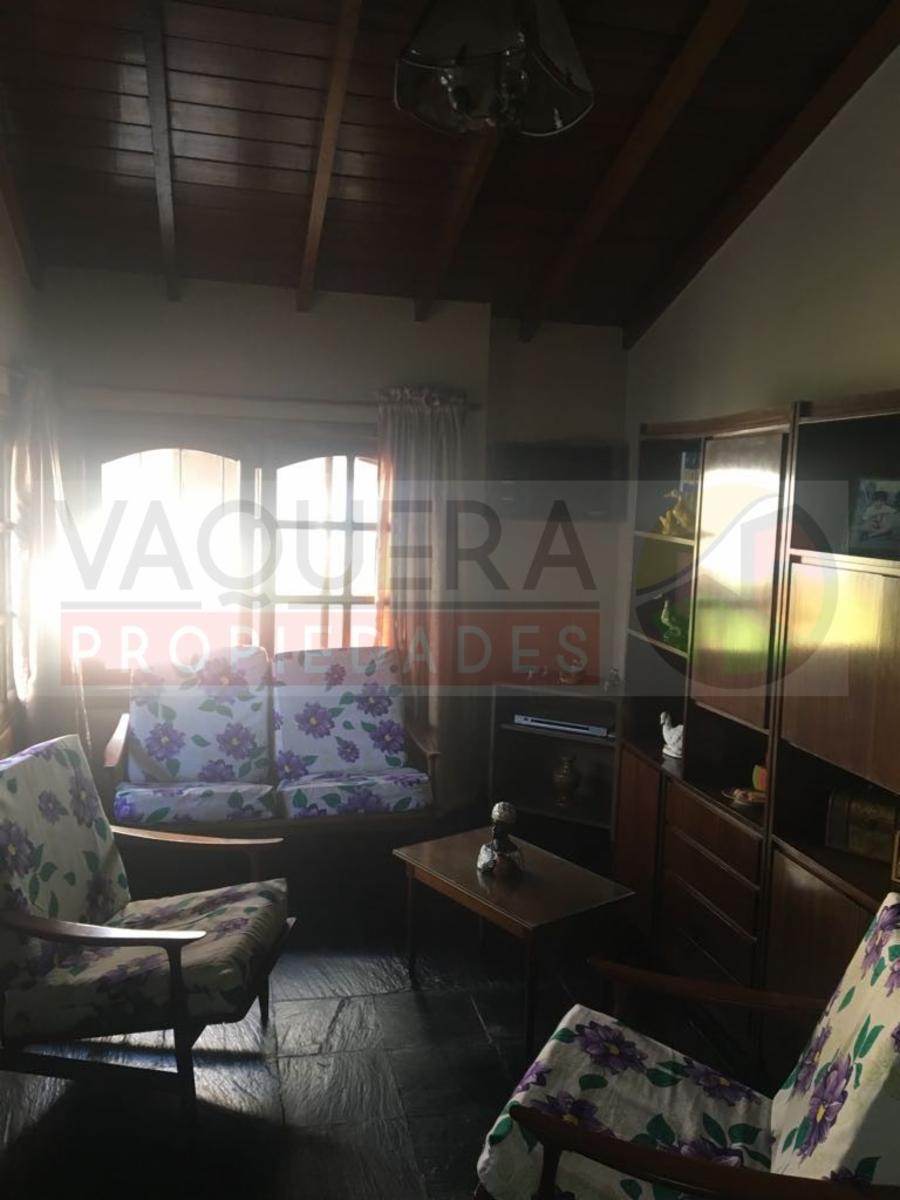 Impecable chalet de 4 ambientes en una planta con jardin y pileta — foto 3