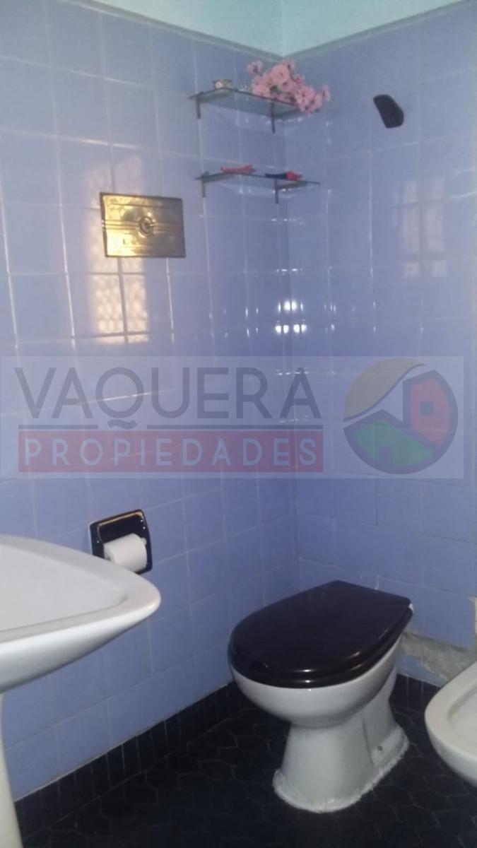 Impecable chalet de 4 ambientes en una planta con jardin y pileta — foto 6