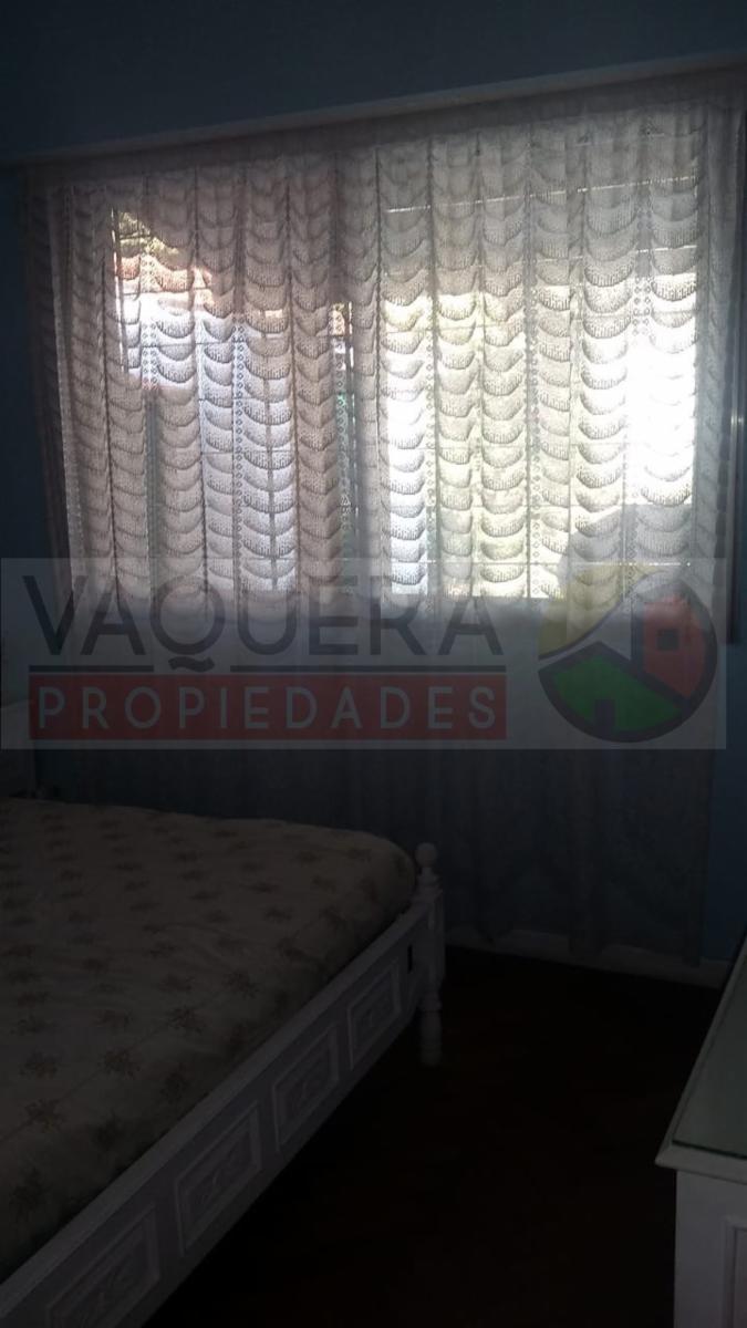 Impecable chalet de 4 ambientes en una planta con jardin y pileta — foto 7
