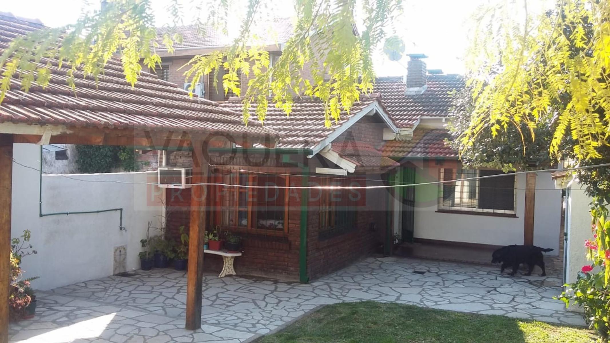 Impecable chalet de 4 ambientes en una planta con jardin y pileta — foto 12