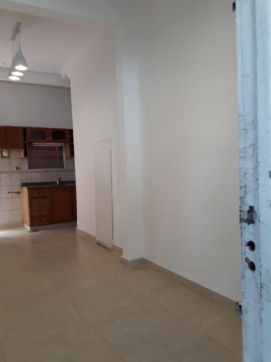 Muy cómodo PH de dos dormitorios en Planta Baja al frente en Virreyes. — foto 2