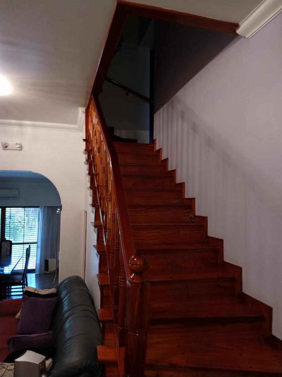 Hermoso Chalet de Tres Dorm. + Playroom y Jardin con Pileta en Venta. — foto 3