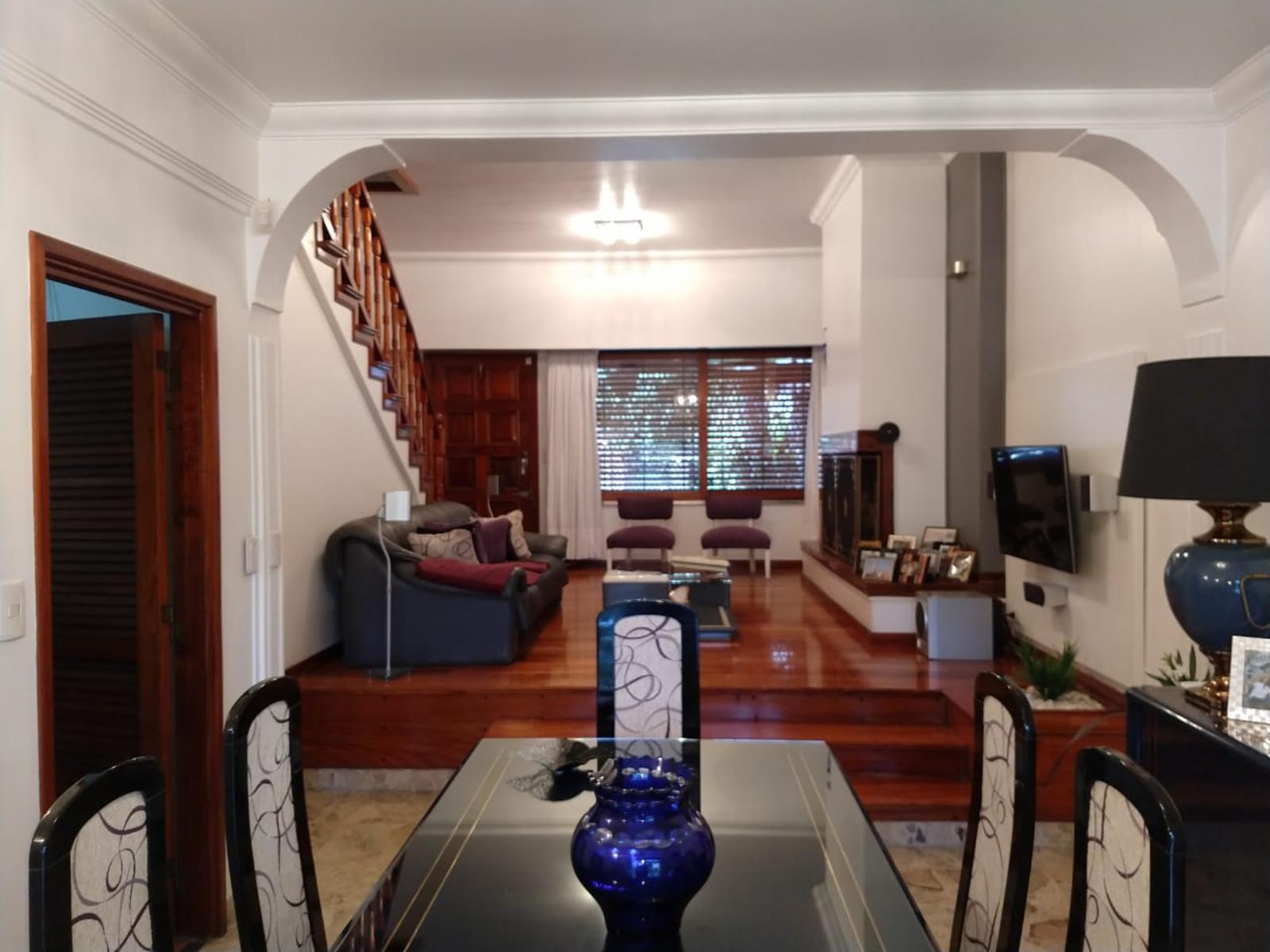 Hermoso Chalet de Tres Dorm. + Playroom y Jardin con Pileta en Venta. — foto 4