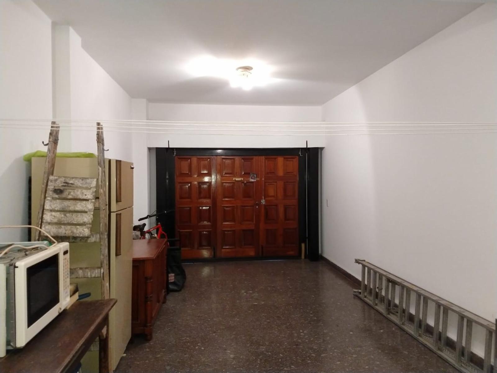 Hermoso Chalet de Tres Dorm. + Playroom y Jardin con Pileta en Venta. — foto 6
