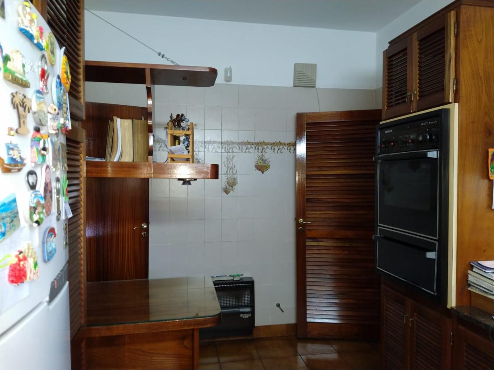 Hermoso Chalet de Tres Dorm. + Playroom y Jardin con Pileta en Venta. — foto 7