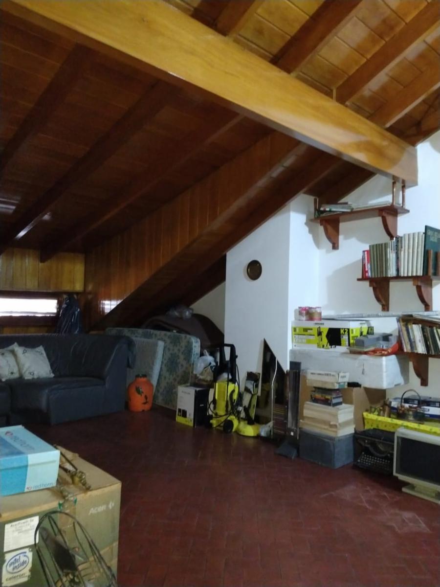 Hermoso Chalet de Tres Dorm. + Playroom y Jardin con Pileta en Venta. — foto 12