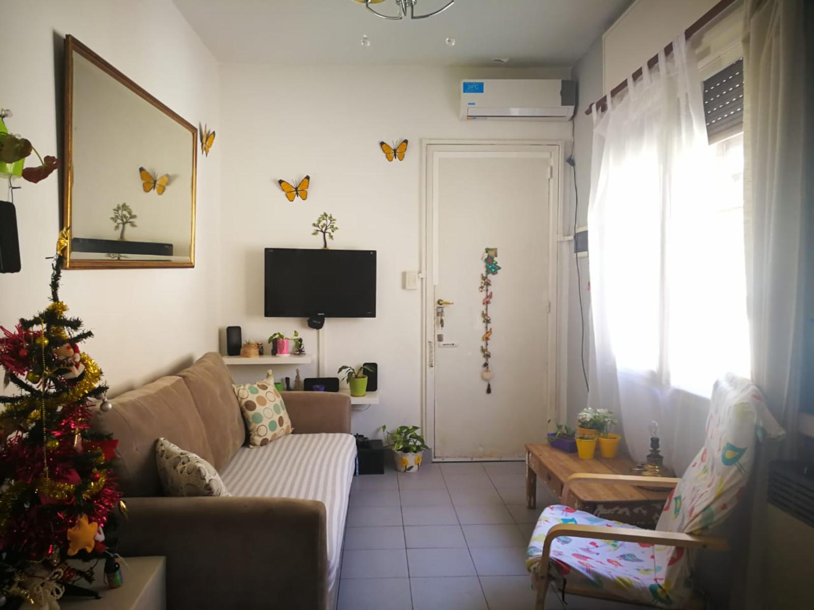 Hermoso y cómodo departamento de tres ambientes con cochera en venta en San Isidro. — foto 2