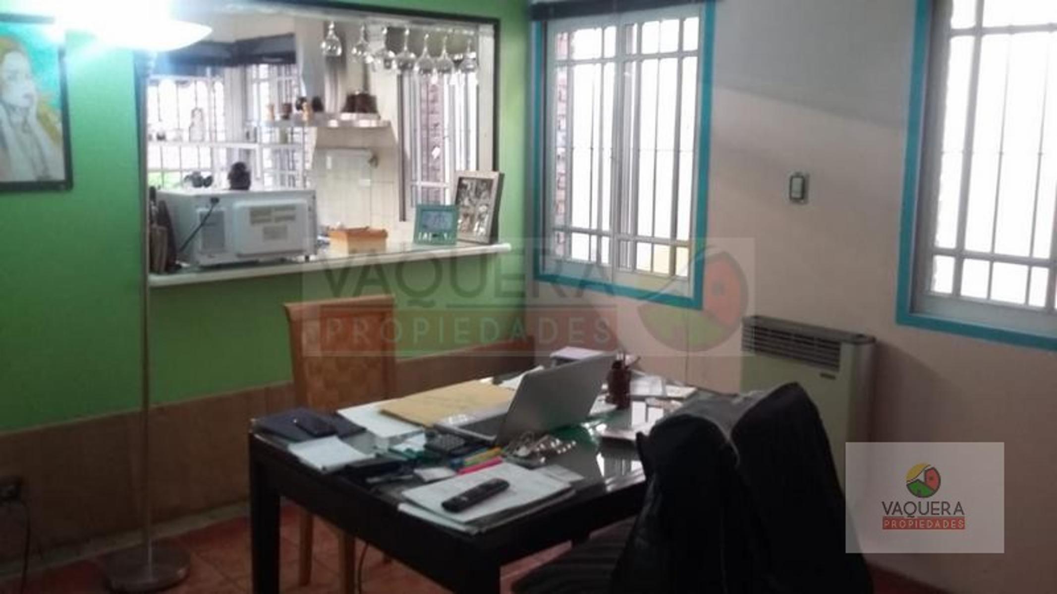 Vaquerapropiedades Vende Chalet en Dos Plantas, Terreno Propio, en San Fernando. — foto 5