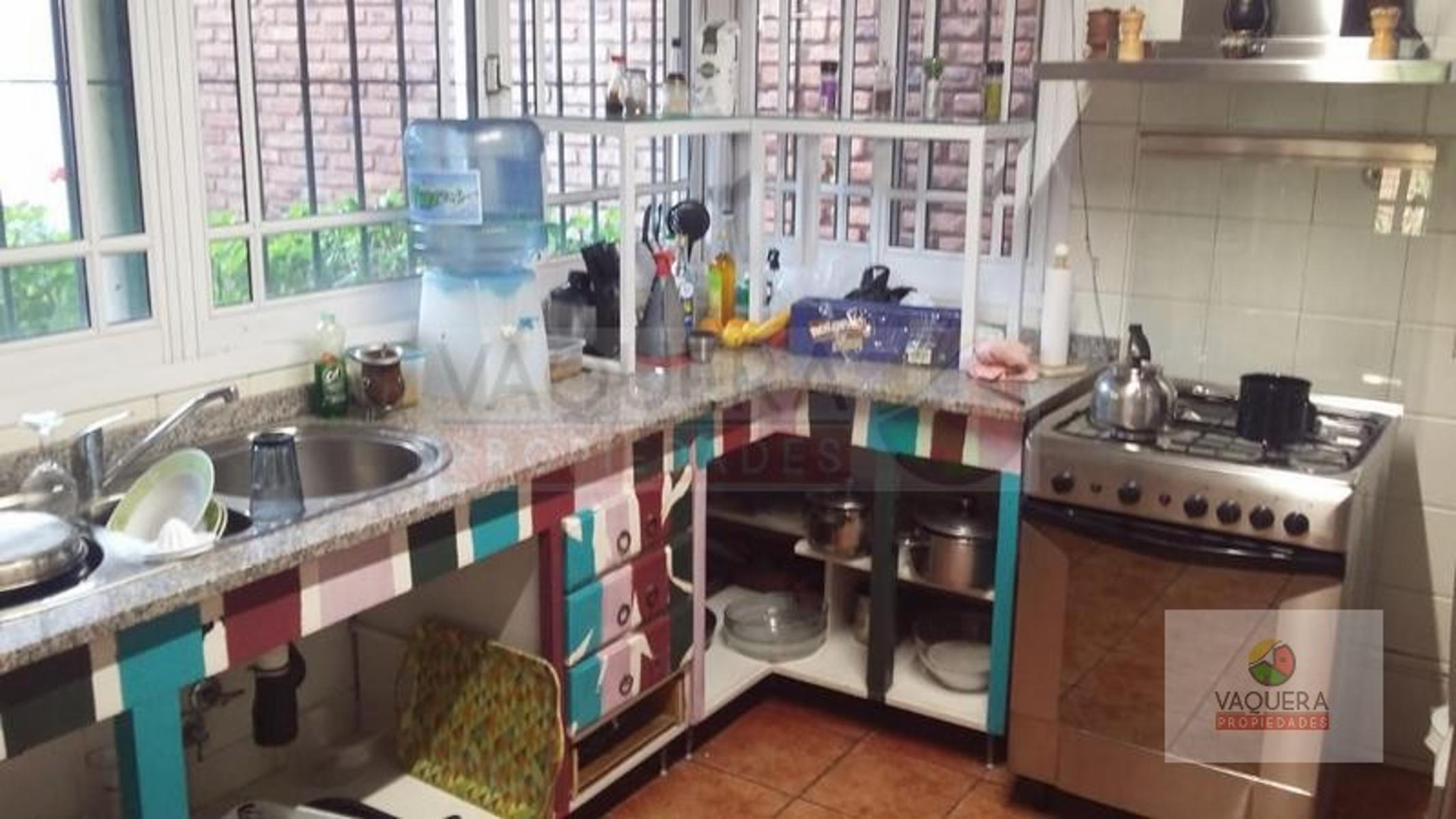 Vaquerapropiedades Vende Chalet en Dos Plantas, Terreno Propio, en San Fernando. — foto 8