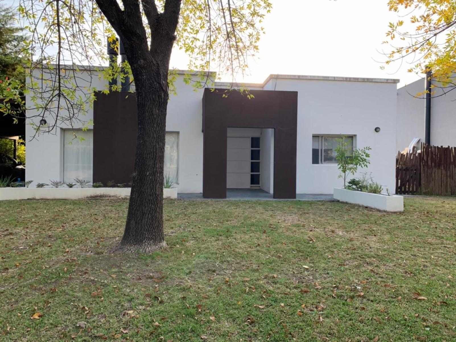 VaqueraPropiedades vende casa en barrio cerrado Santa Catalina de Benavidez — foto 2
