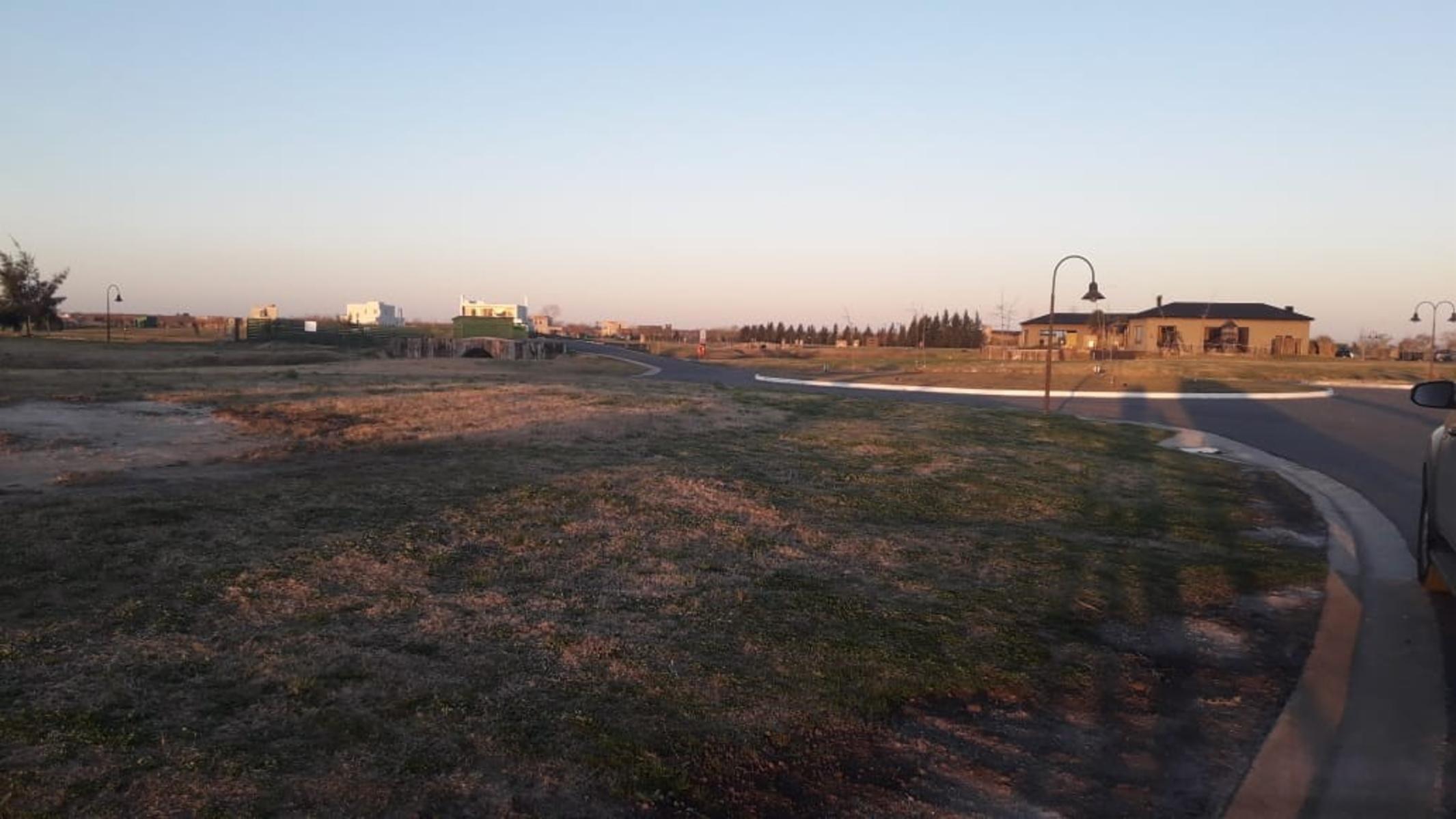 VaqueraPropiedades vende lote en barrio cerrado El Naudir de Escobar — foto 2