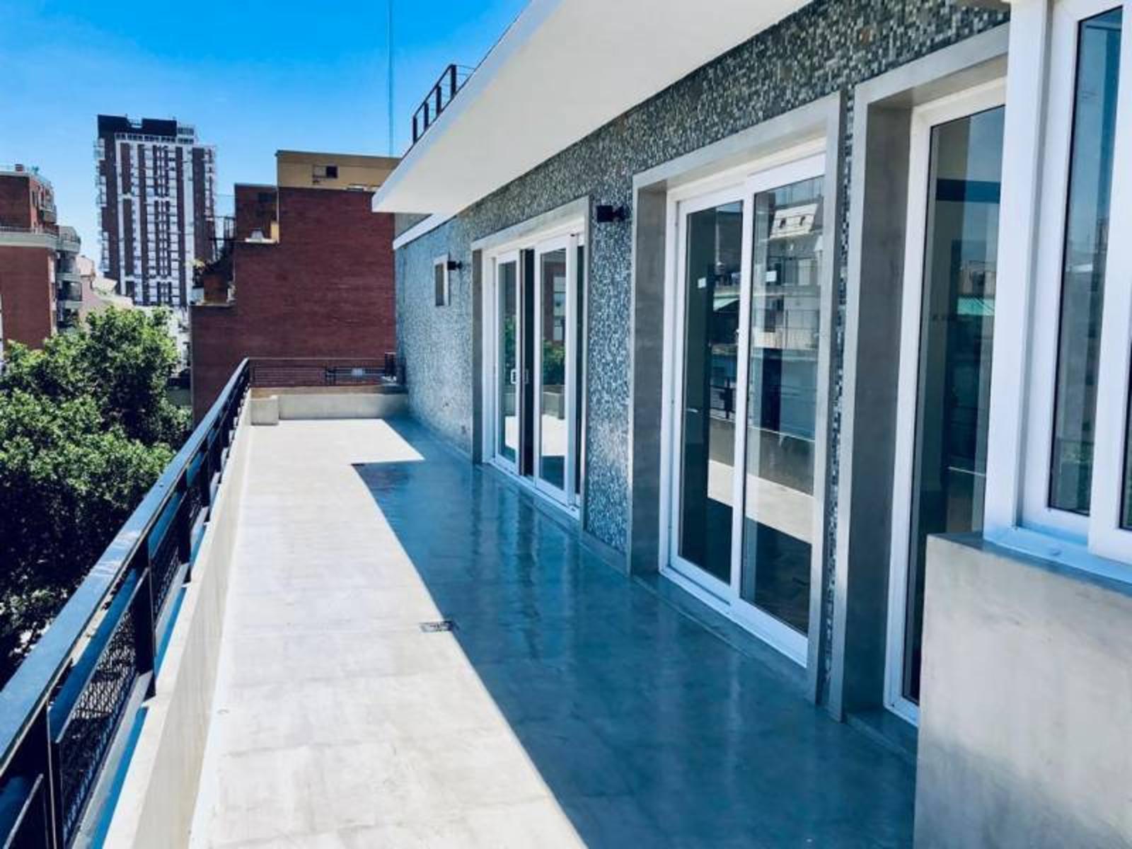Impecable Piso con 60 m2 descubiertos con cochera — foto 2