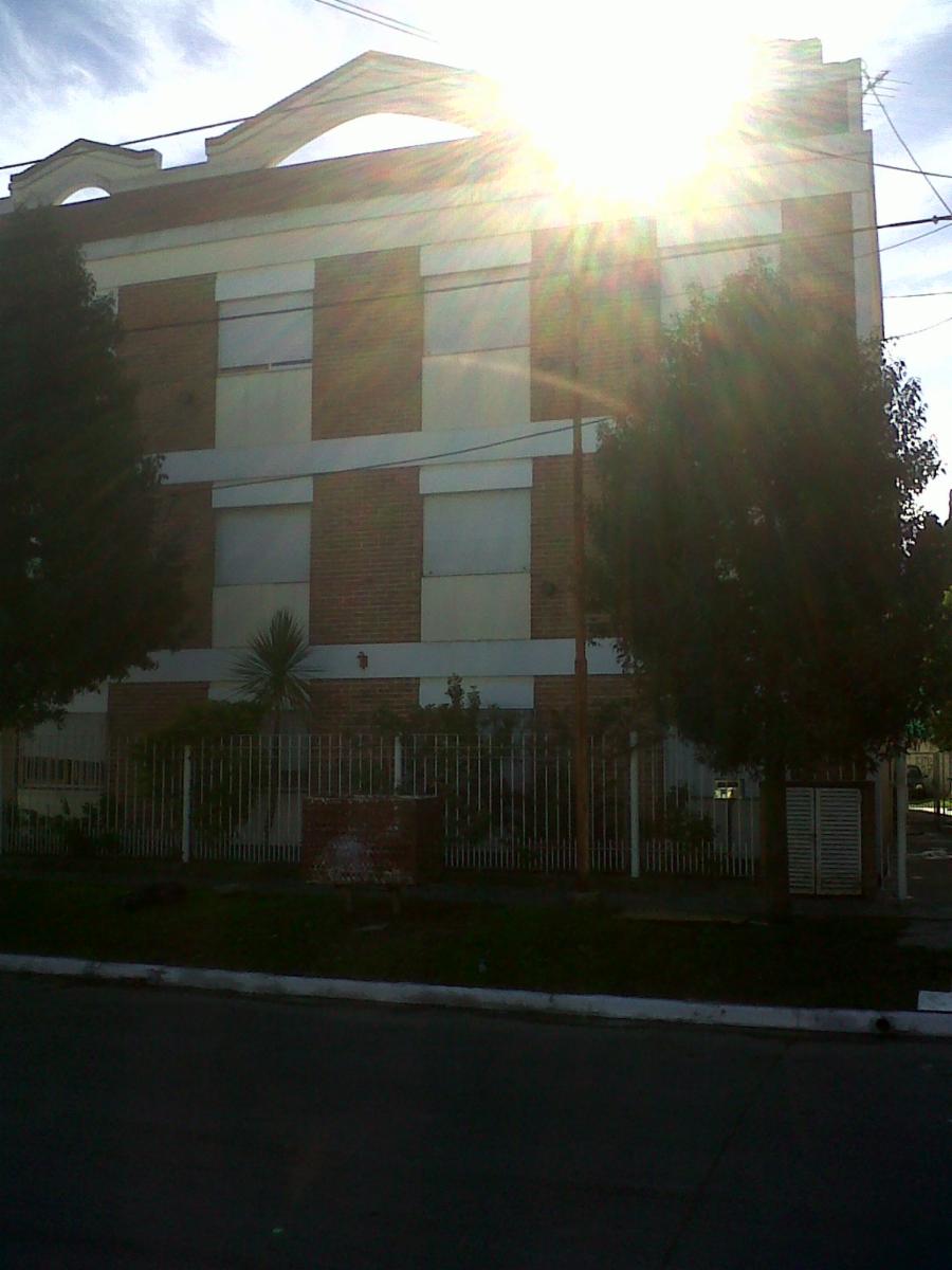SE VENDE DEPARTAMENTO 3 AMBIENTES EN 2° PISO POR ESCALERA EN VILLA LUZURIAGA