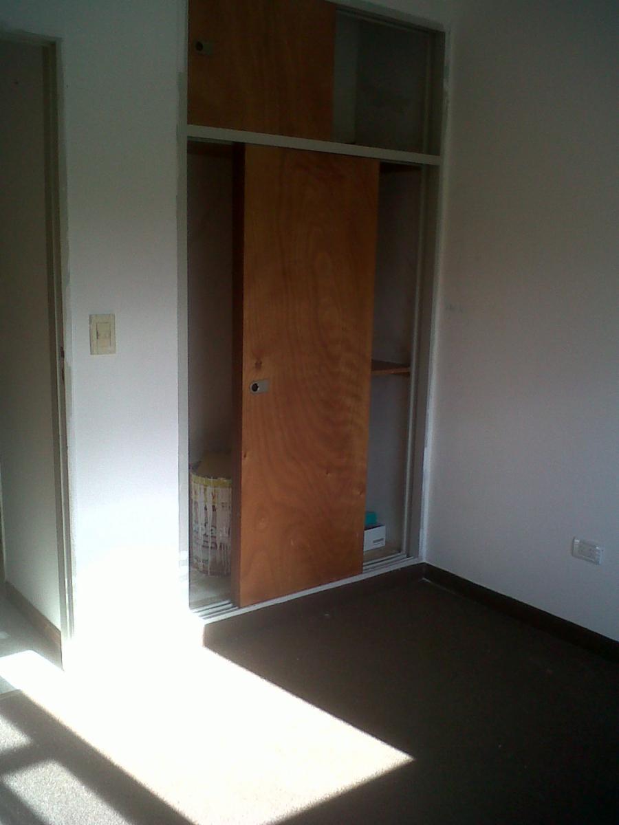 SE VENDE DEPARTAMENTO 3 AMBIENTES EN 2° PISO POR ESCALERA EN VILLA LUZURIAGA — foto 3