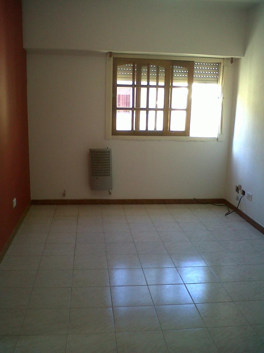 SE VENDE DEPARTAMENTO 3 AMBIENTES EN 2° PISO POR ESCALERA EN VILLA LUZURIAGA — foto 7