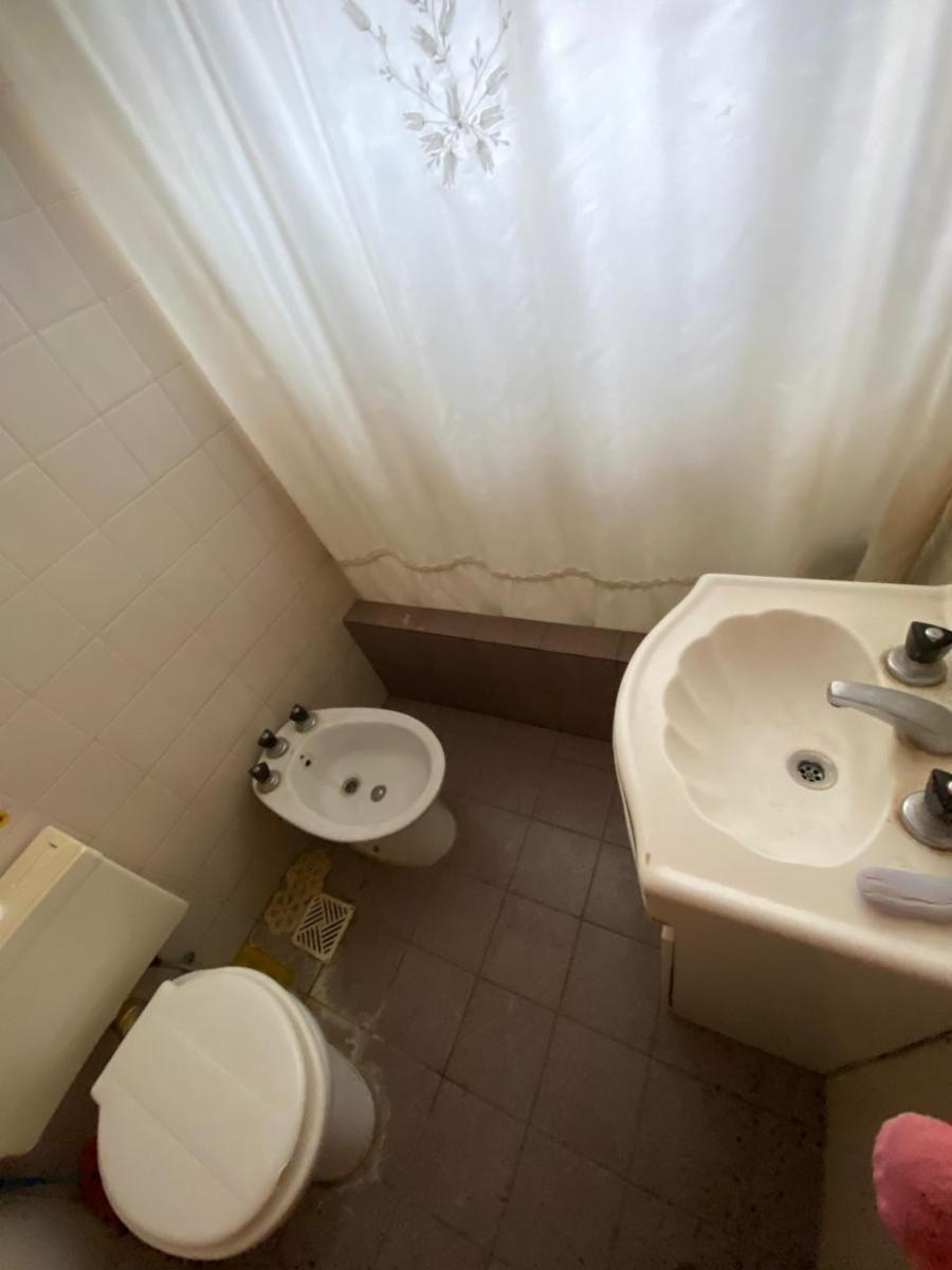 SE VENDE DEPARTAMENTO 3 AMBIENTES CON BALCON AL FRENTE EN MONTE GRANDE — foto 11