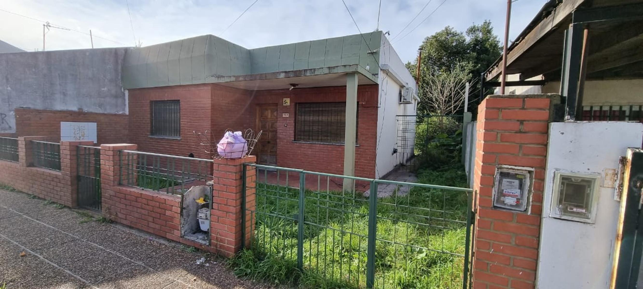 SE VENDE CASA 3 AMBIENTES A RECICLAR O DEMOLER LOTE 10 X 30 - VILLA LUZURIAGA — foto 2