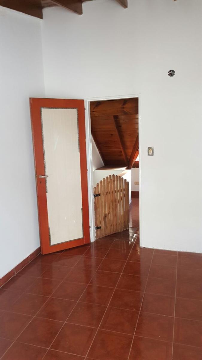 SE VENDE DUPLEX 2 AMBIENTES Y MEDIO CON COCHERA CUBIERTA, COCHERA DESCUBIERTA Y TERRZA EN SAN JUSTO — foto 4