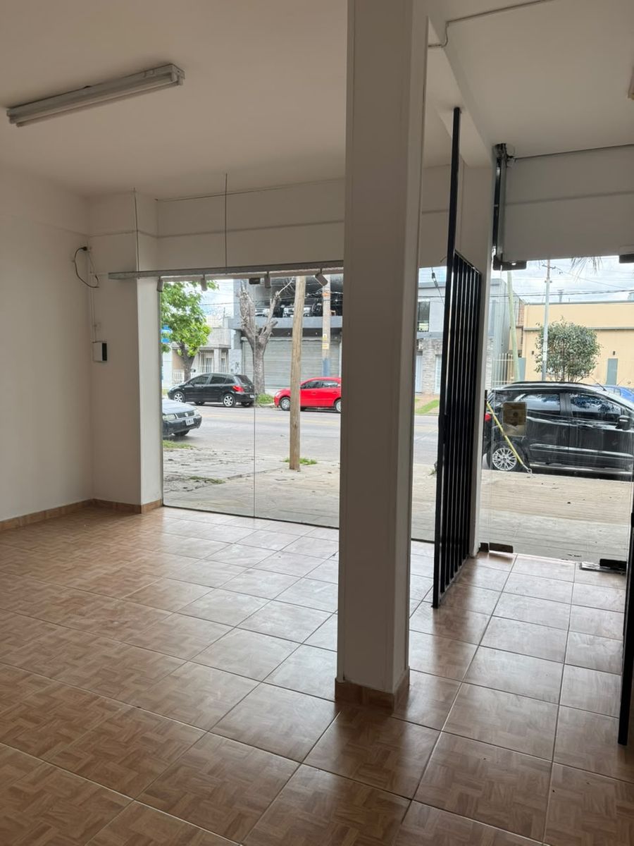 LOCAL AV.PRESIDENTE PERON 1162 - 6