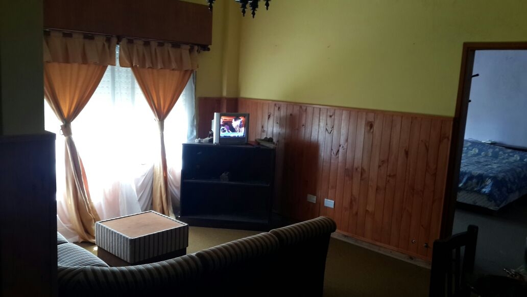 SE VENDE CASA 4 AMBIENTES CON QUINCHO Y PARQUE EN SANTA TERESITA