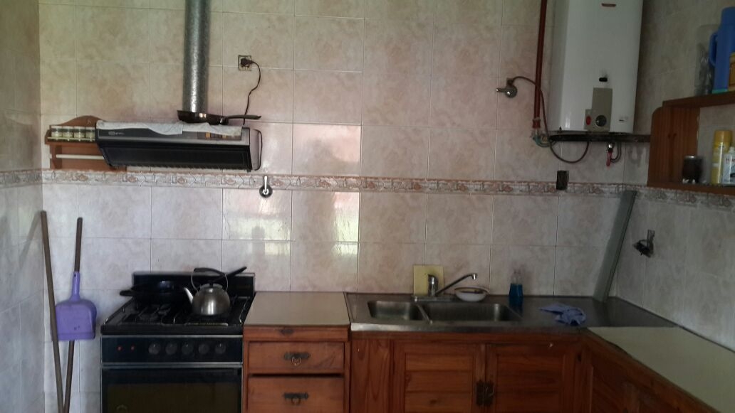 SE VENDE CASA 4 AMBIENTES CON QUINCHO Y PARQUE EN SANTA TERESITA — foto 3