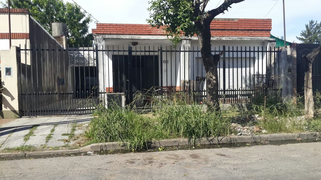 SE VENDE CASA 3 AMBIENTES SOBRE LTE PROPIO EN VILLA LUZURIAGA