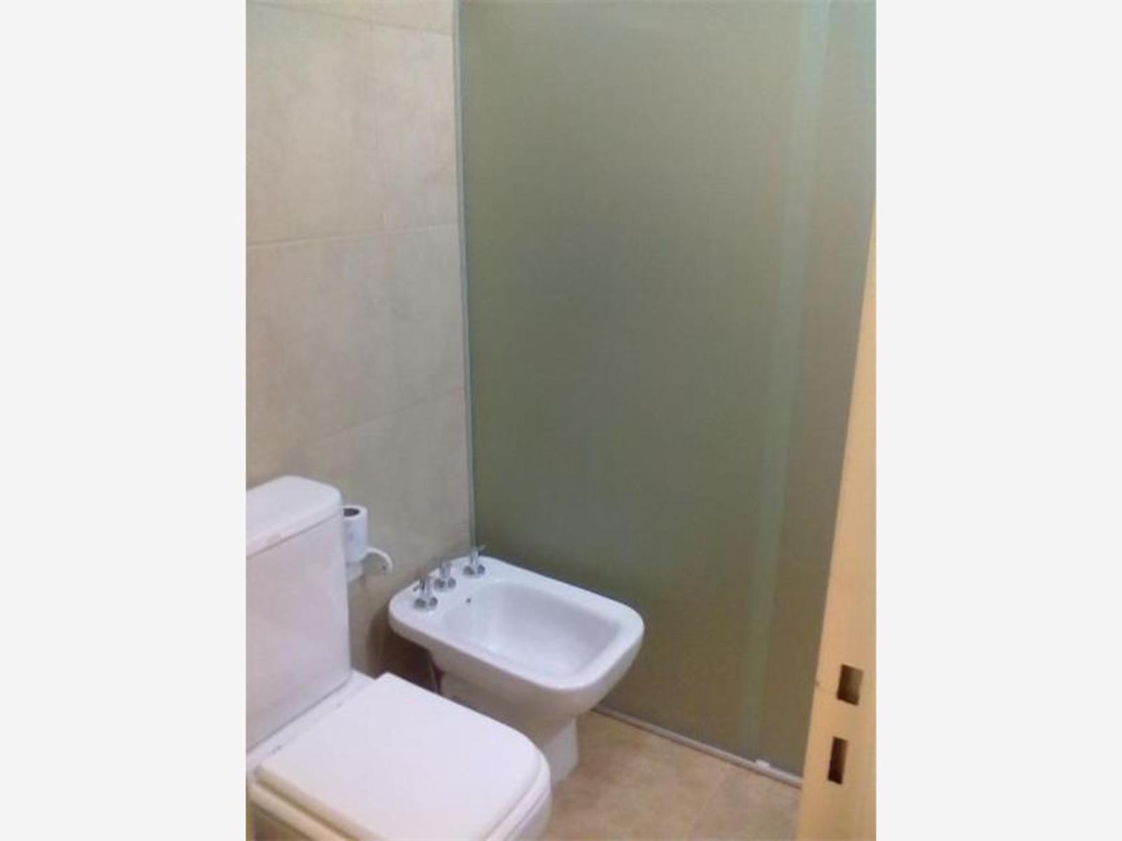 DEPTO 2 DORM DE CATEGORÍA, OBISPO TREJO 1131, GRAN TERRAZA CON ASADOR, CALEFACCIÓN CENTRAL, TOTALMENTE EQUIPADO, OPCIÓN COCHERA CON BAULERA AMPLIA... EXCELENTE — foto 11