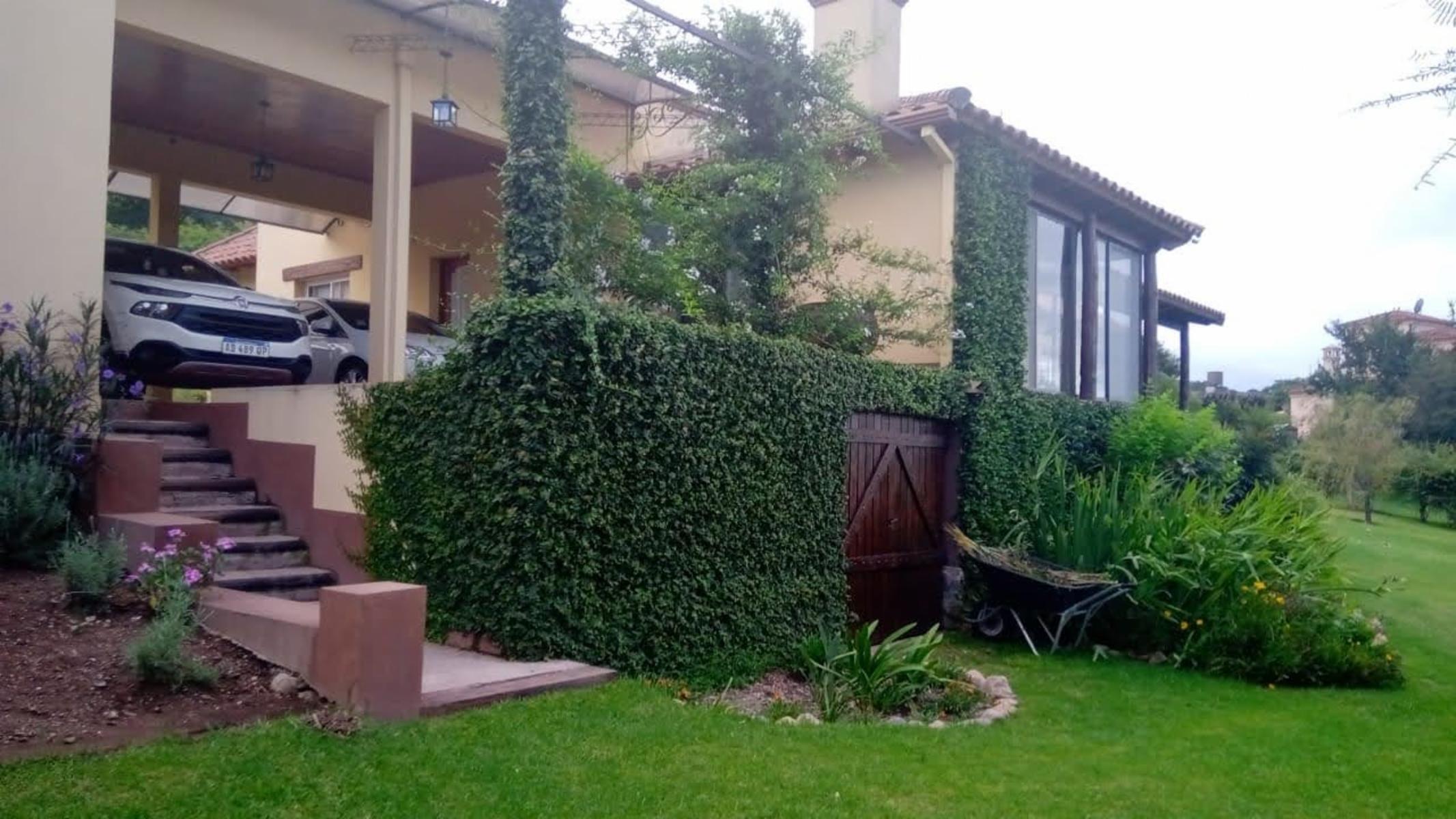 EXCELENTE PROPIEDAD EN BARRIO LA LUCINDA — foto 11