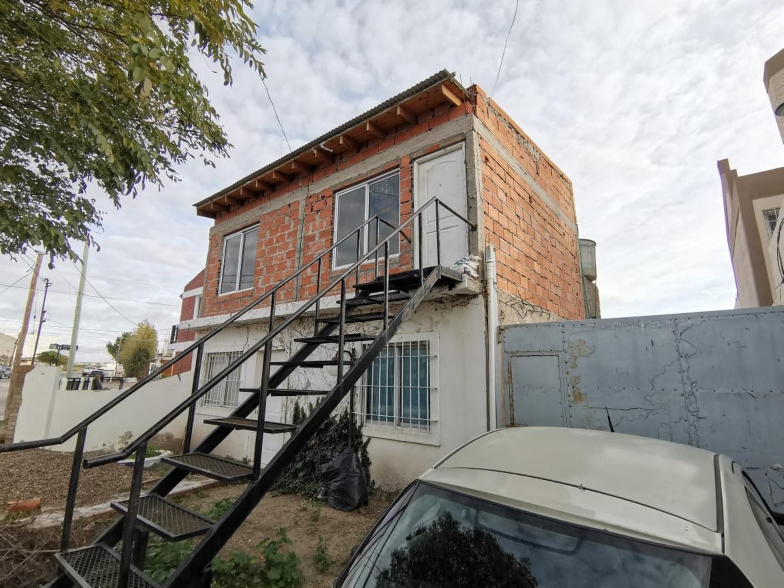 CASA EN VENTA 2 DORMITORIOS Y DEPARTAMENTO A TERMINAR, PUERTO MADRYN CHUBUT