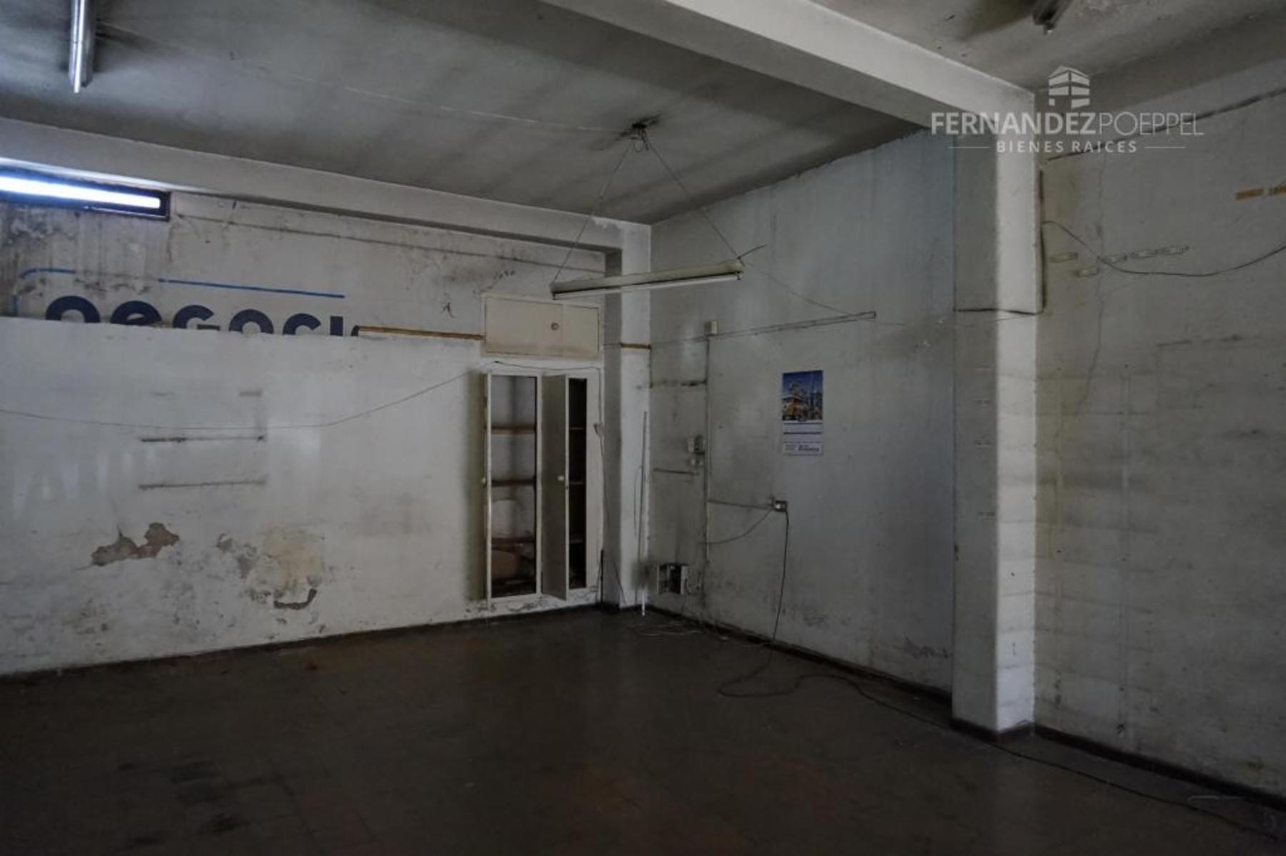 SE VENDE Propiedad Comercial Valor Terreno 330 m2 Plaza Godoy Cruz - 6