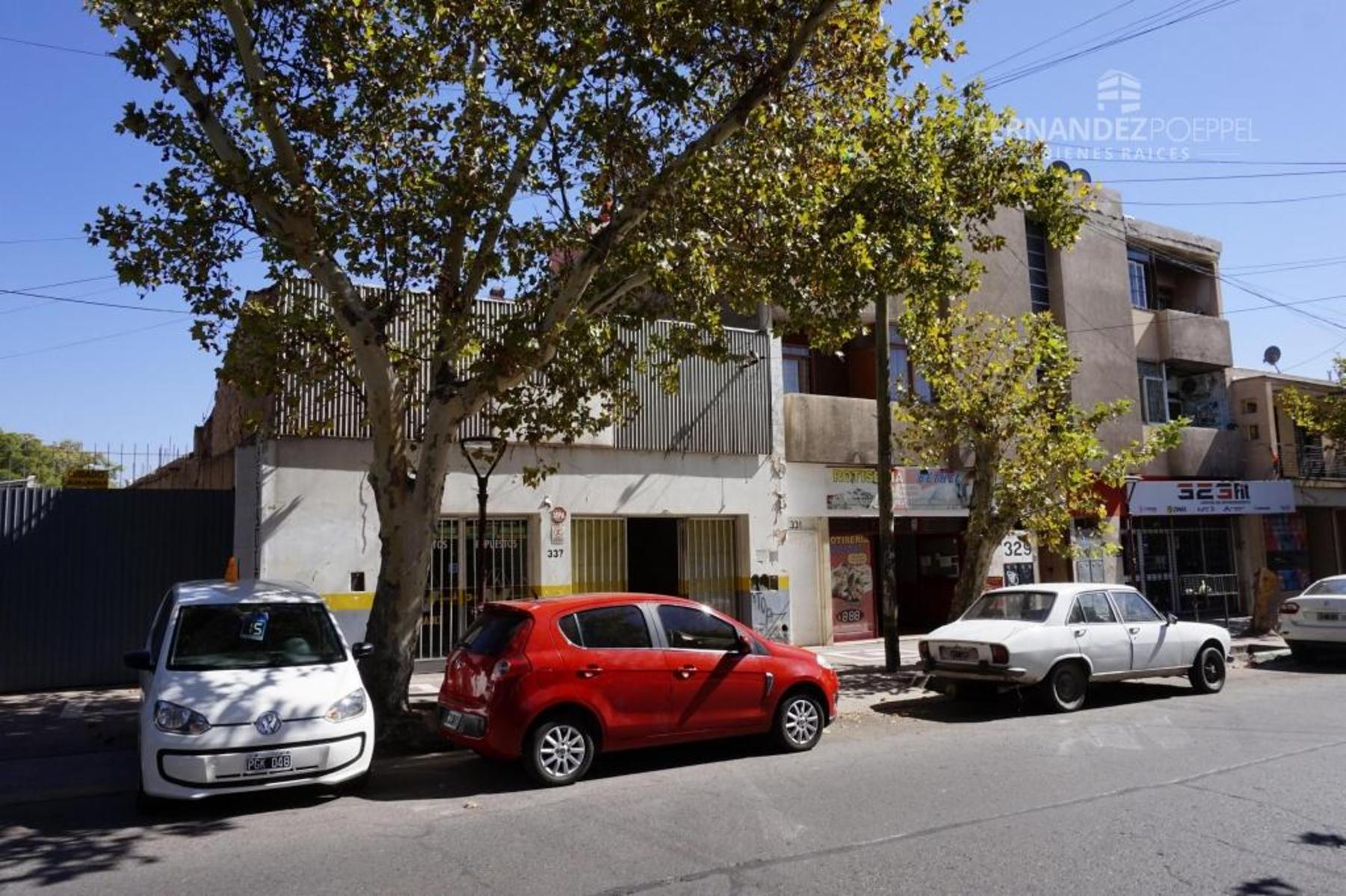 SE VENDE Propiedad Comercial Valor Terreno 330 m2 Plaza Godoy Cruz - 7