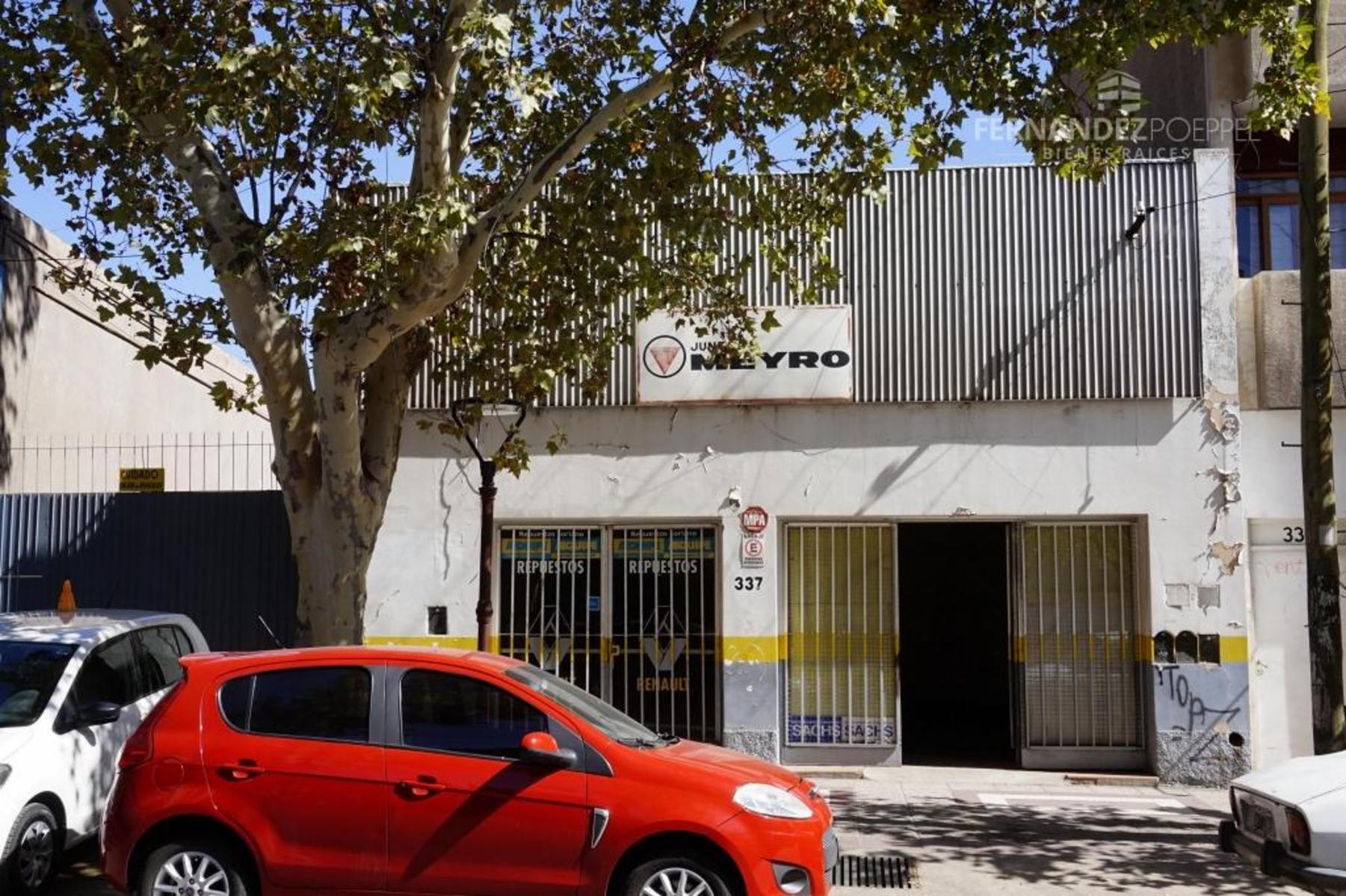 SE VENDE Propiedad Comercial Valor Terreno 330 m2 Plaza Godoy Cruz - 8