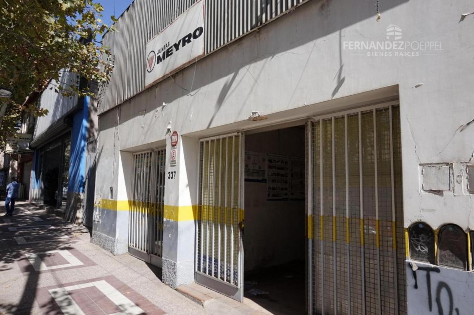 SE VENDE Propiedad Comercial Valor Terreno 330 m2 Plaza Godoy Cruz - 9