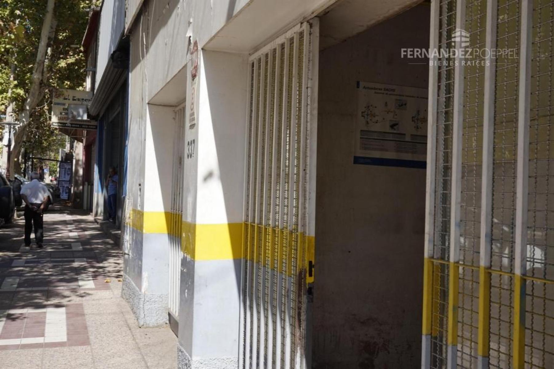 SE VENDE Propiedad Comercial Valor Terreno 330 m2 Plaza Godoy Cruz - 13