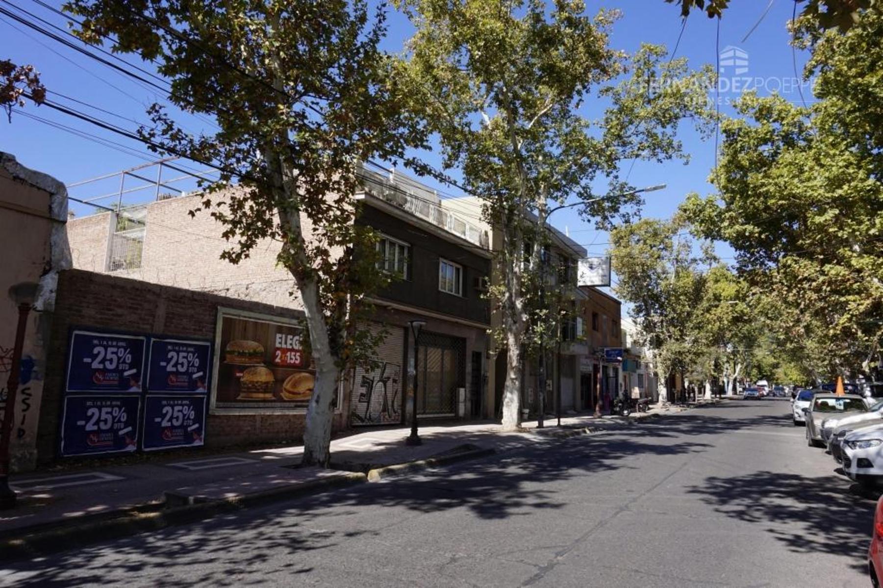 SE VENDE Propiedad Comercial Valor Terreno 330 m2 Plaza Godoy Cruz - 14
