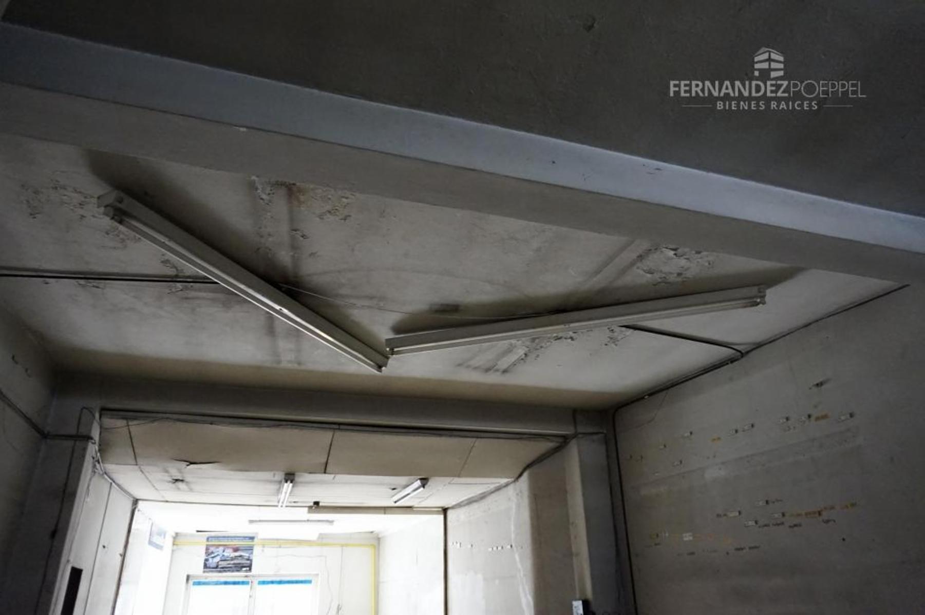 SE VENDE Propiedad Comercial Valor Terreno 330 m2 Plaza Godoy Cruz - 17